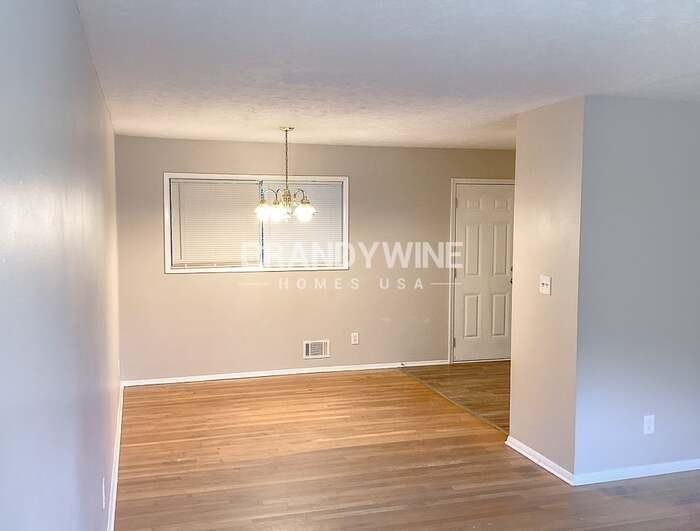 1357 Heather Cir - Photo 5 of 29