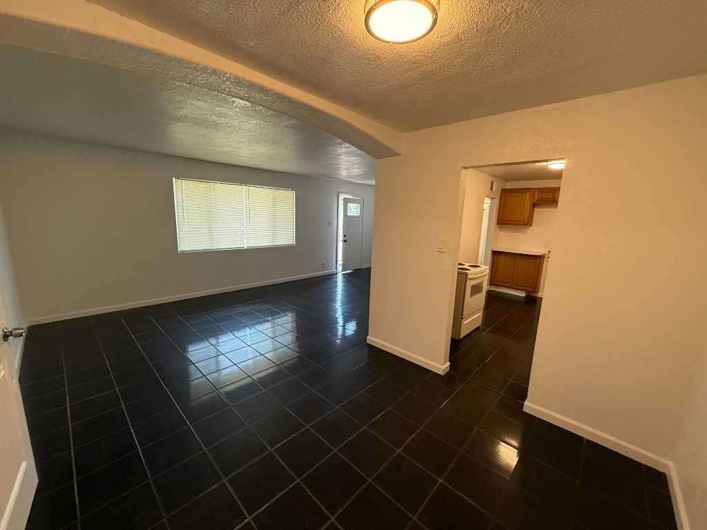 2921 W Moreland St - Photo 5 of 20