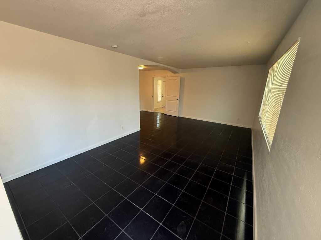 2921 W Moreland St - Photo 6 of 20