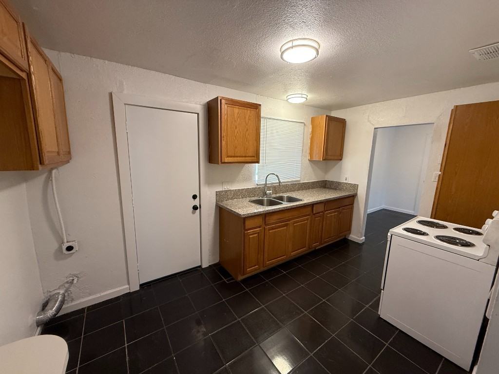 2921 W Moreland St - Photo 7 of 20