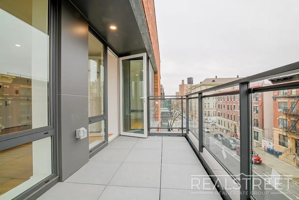 63 Lewis Ave #4E - Photo 4 of 7