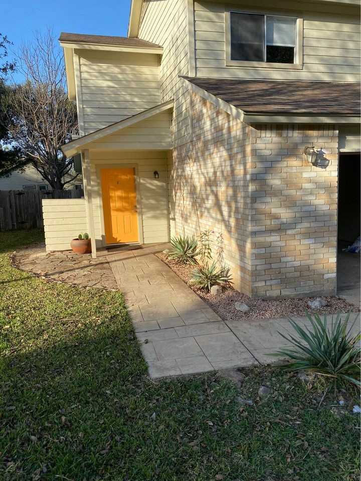 8812 Clearbrook Trl #B - Photo 3 of 35