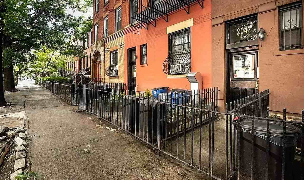 206 Saint Marks Ave #4C - Photo 7 of 8