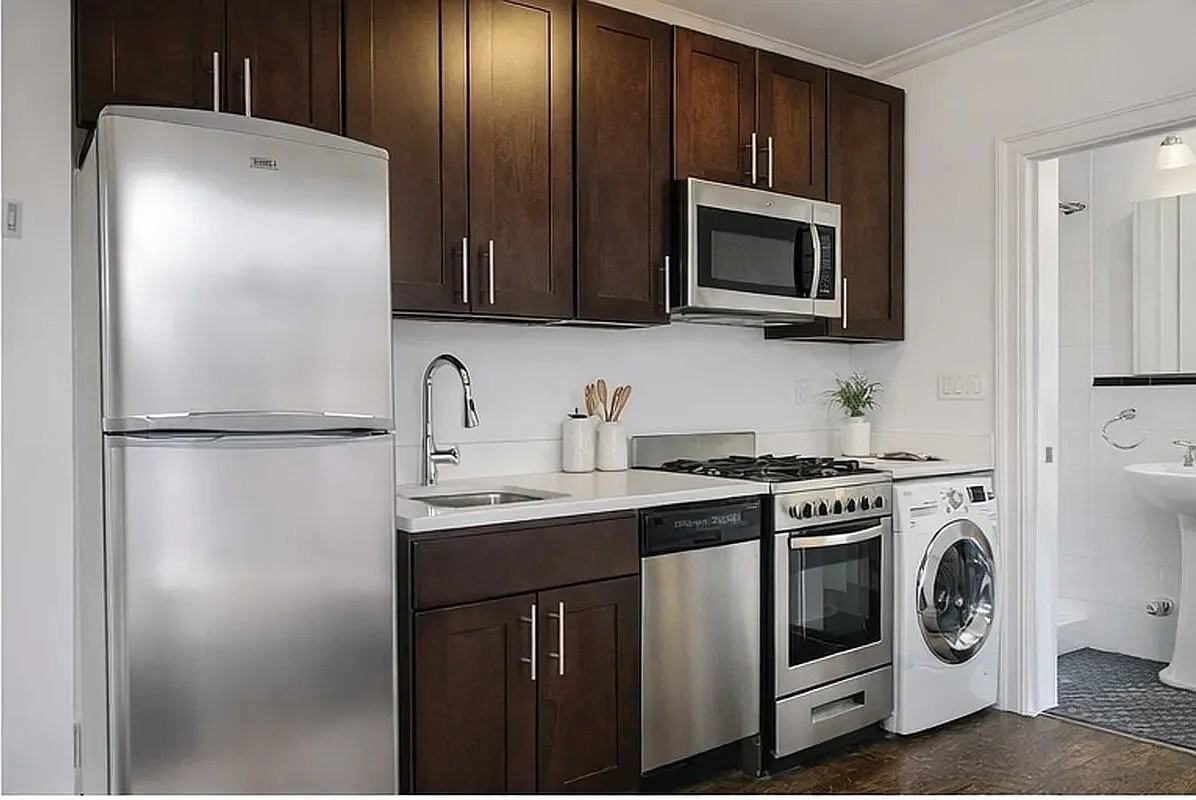 170 E 2nd St #2D - Photo 3 of 5