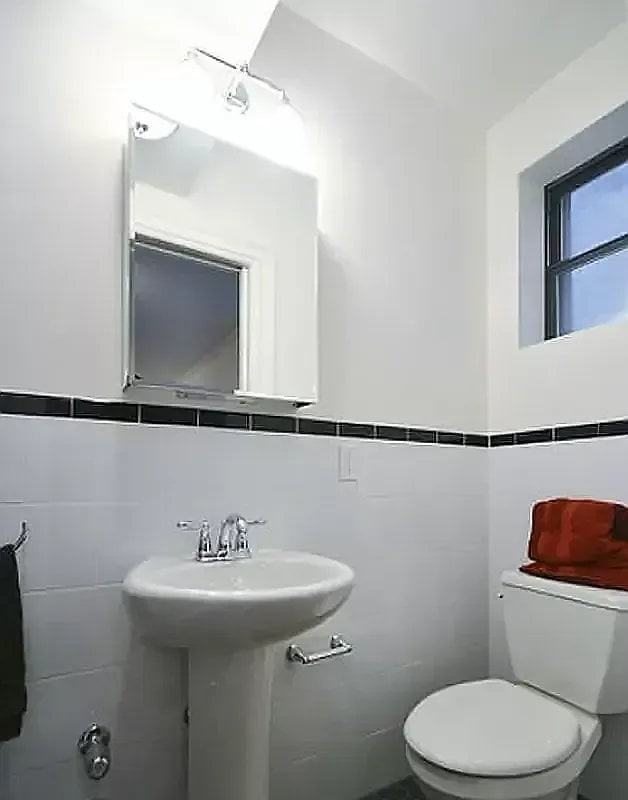 170 E 2nd St #2D - Photo 4 of 5