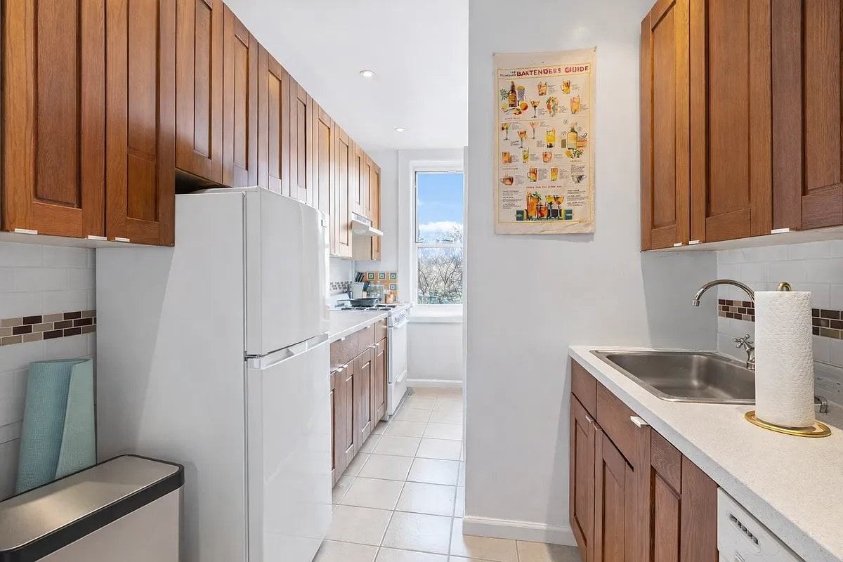 50 Horatio St #10 - Photo 5 of 5
