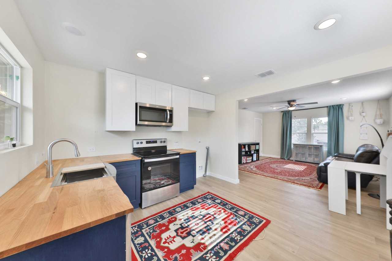 315 W Norwood Ct #1 - Photo 2 of 11
