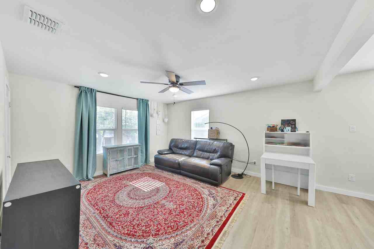 315 W Norwood Ct #1 - Photo 4 of 11