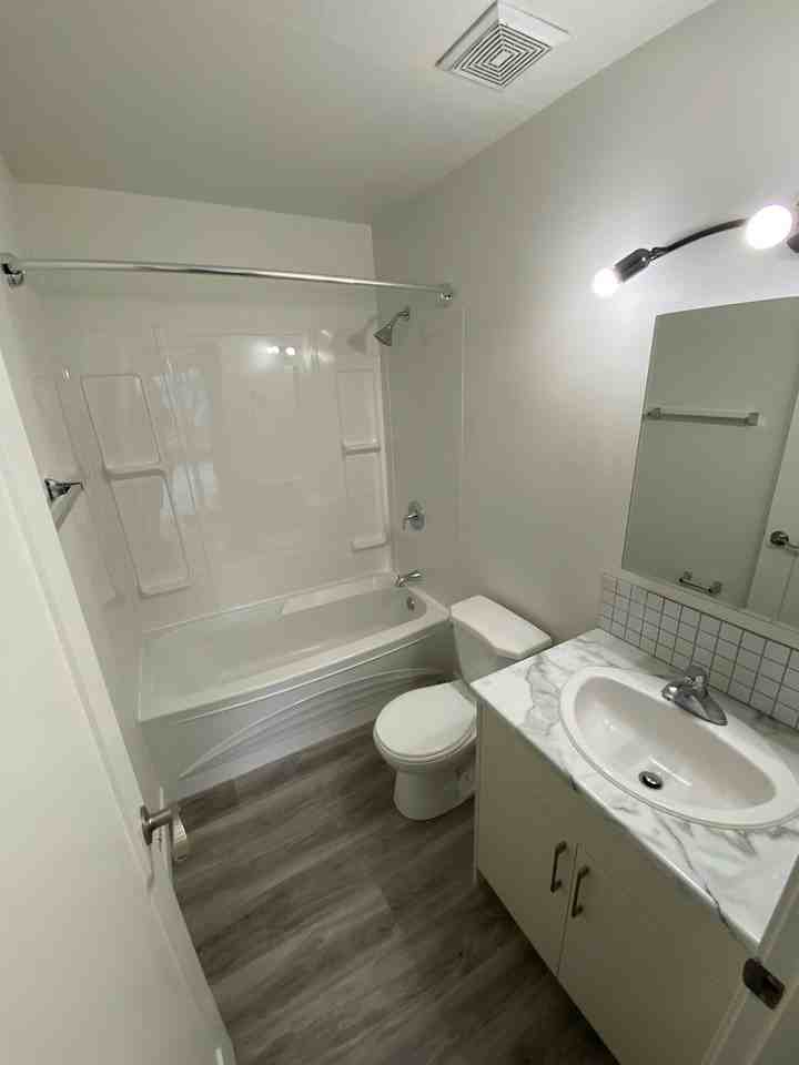 St-George Manor - Photo 7 of 21