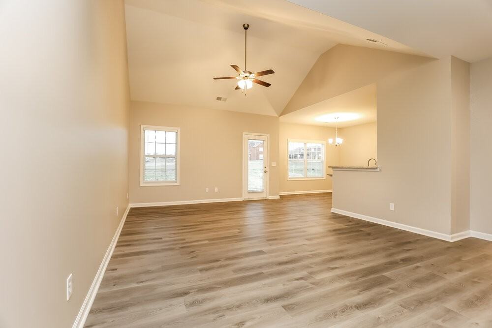 708 Mitscher Dr - Photo 4 of 17