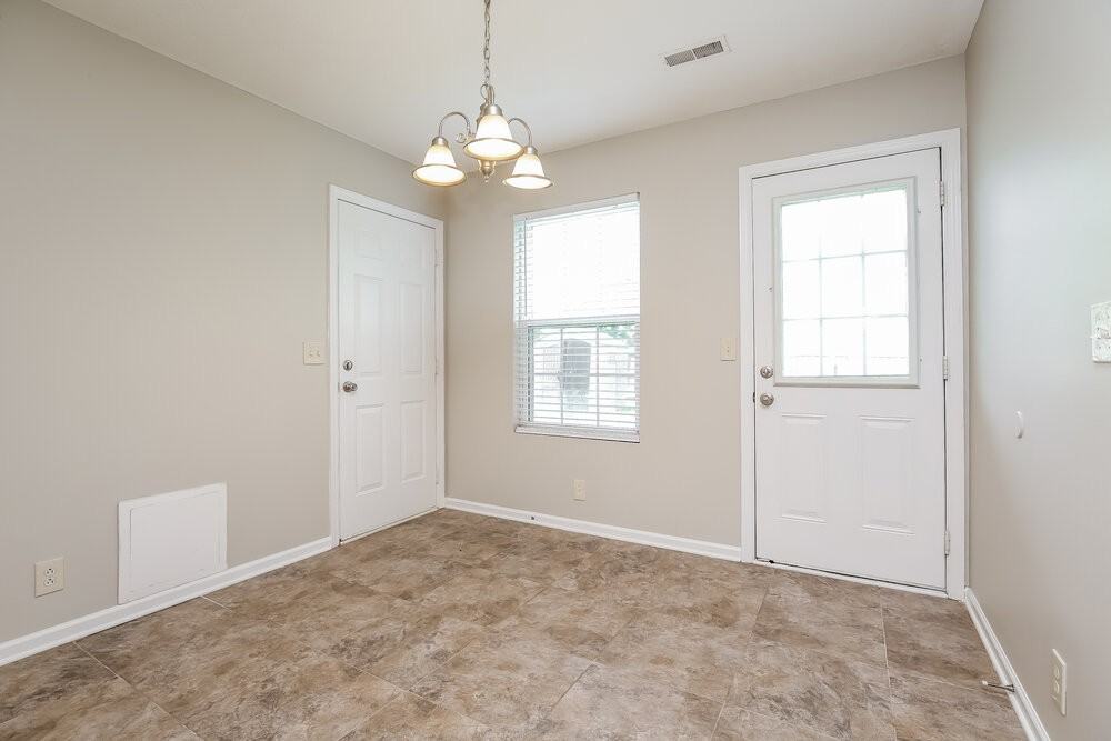 1440 Westview Dr - Photo 5 of 25