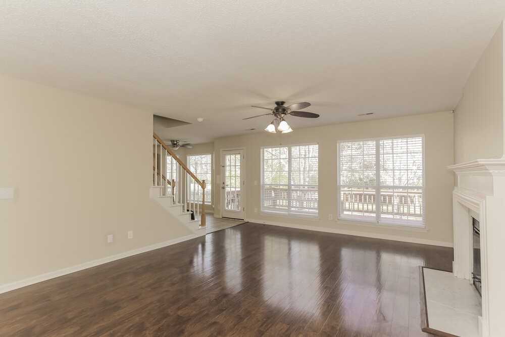 544 Carlisle Dr - Photo 6 of 17