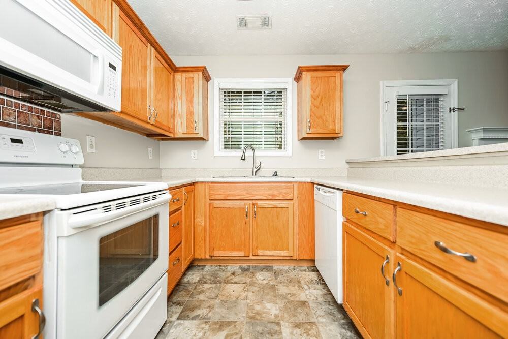 306 Fletcher Ct - Photo 7 of 17