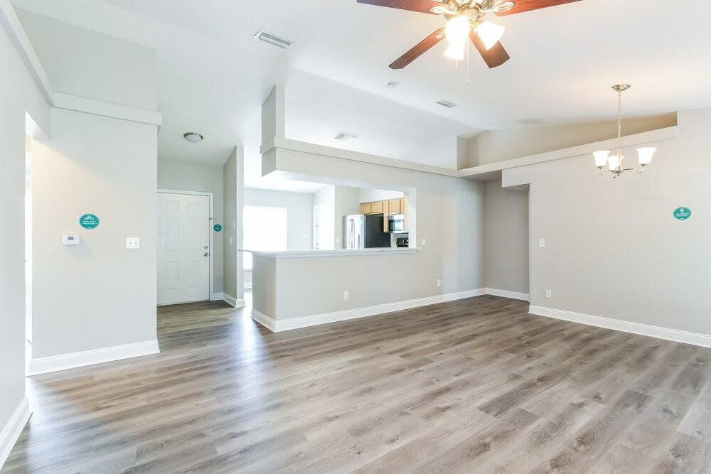 13449 Silverleaf Cir - Photo 2 of 16