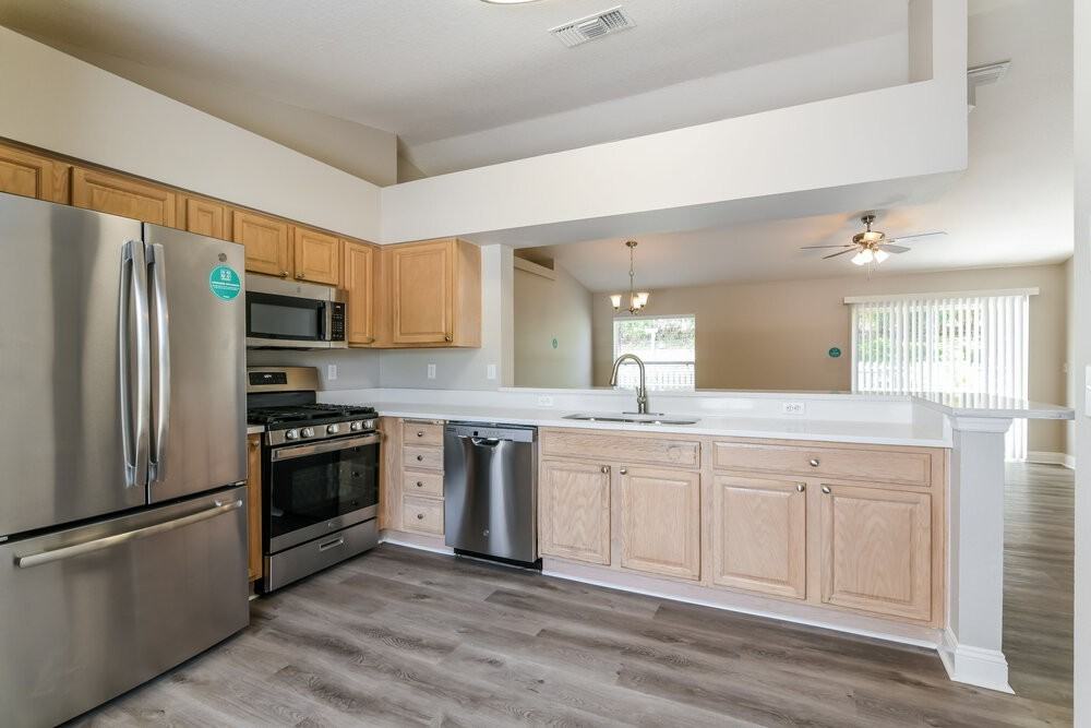 13449 Silverleaf Cir - Photo 5 of 16