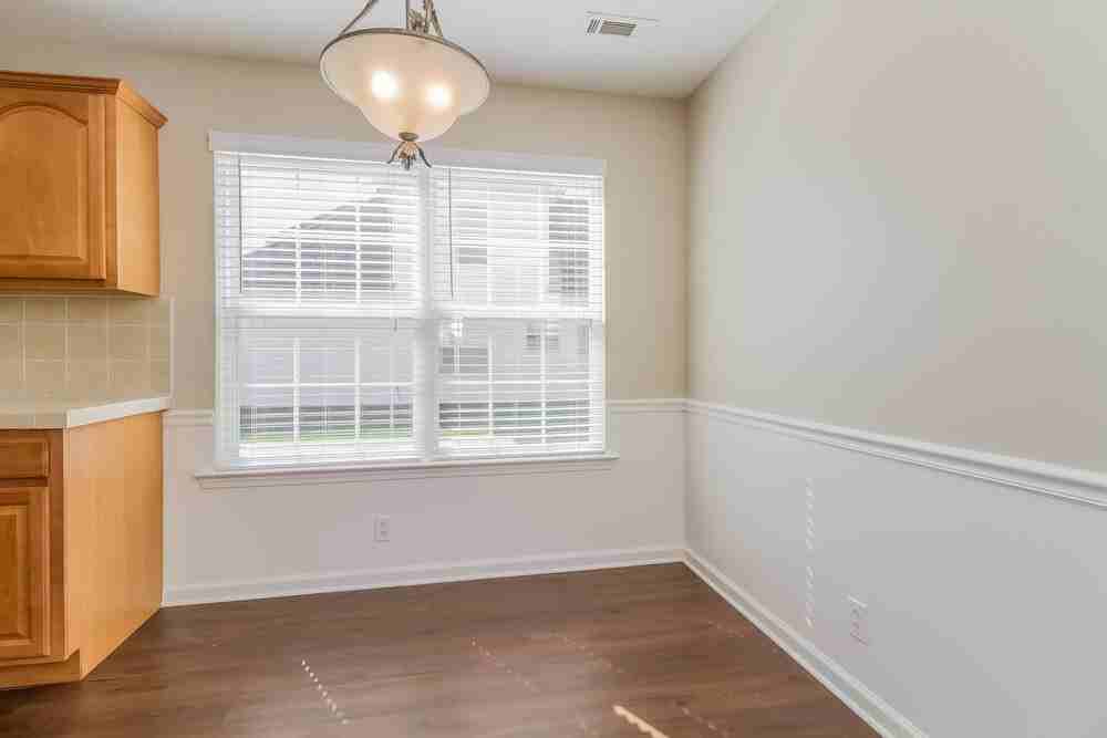 1511 Antebellum Dr - Photo 4 of 17