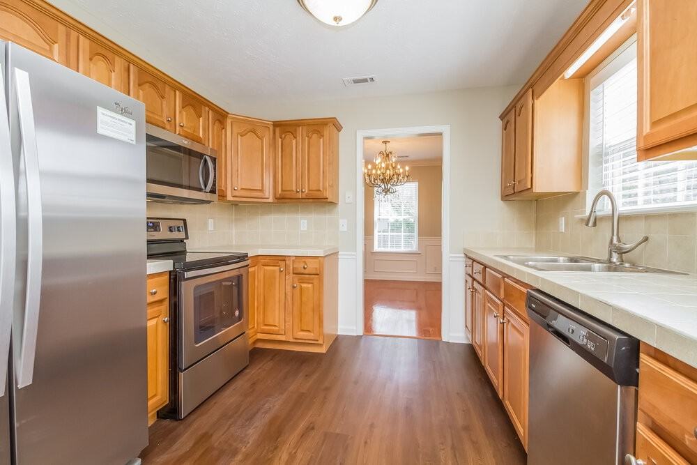 1511 Antebellum Dr - Photo 6 of 17