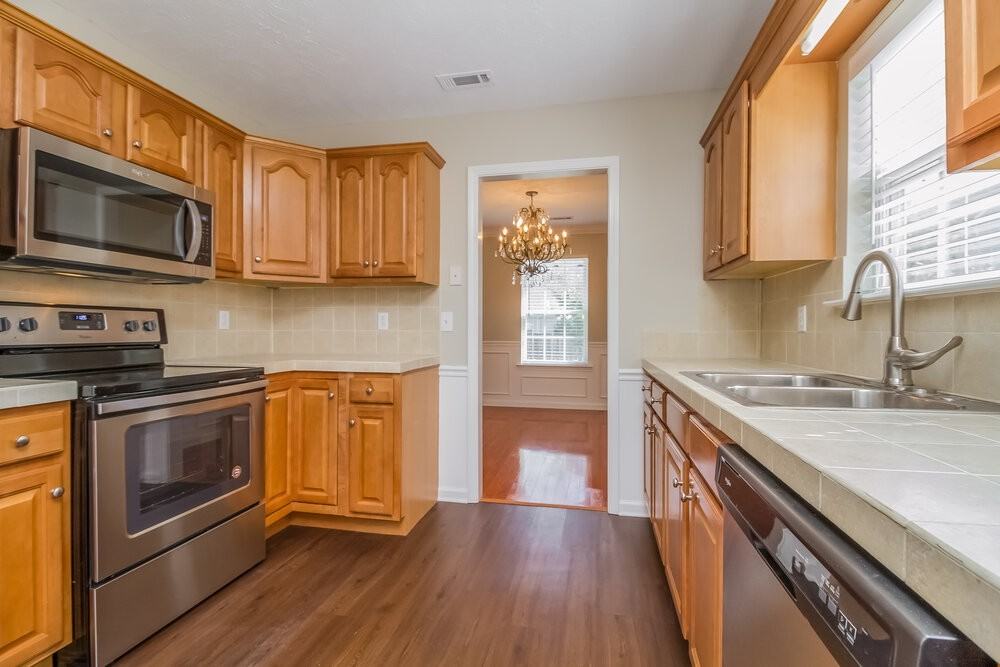 1511 Antebellum Dr - Photo 7 of 17