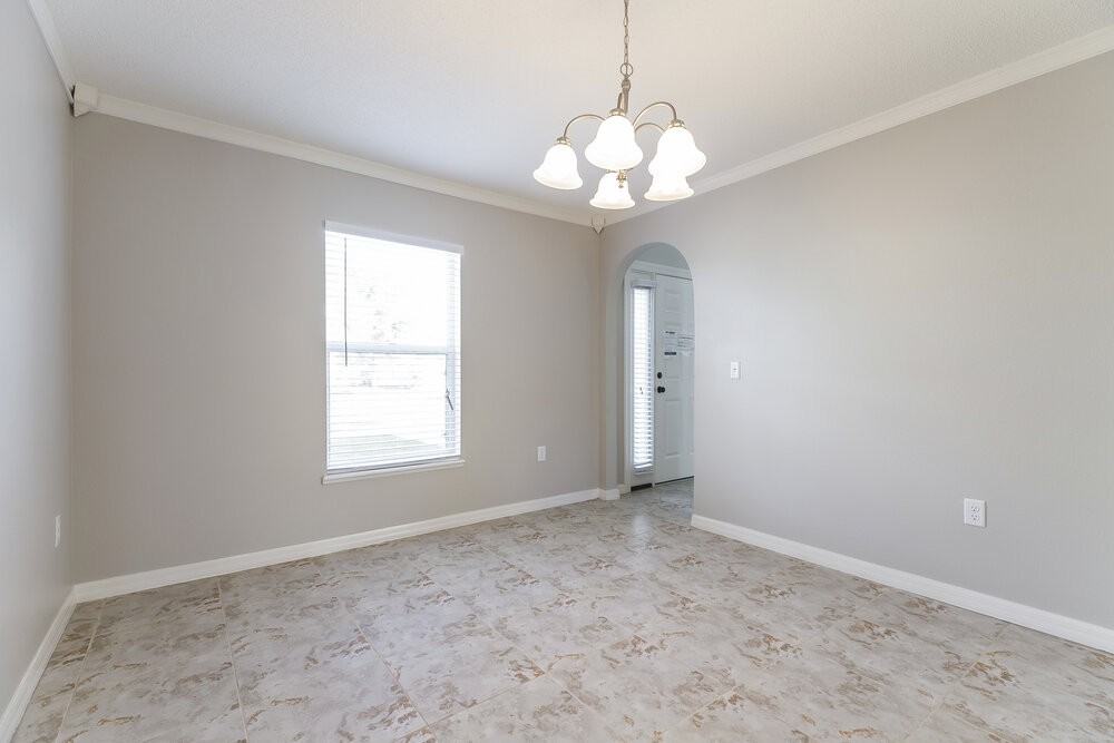 2902 Elbib Dr - Photo 4 of 15