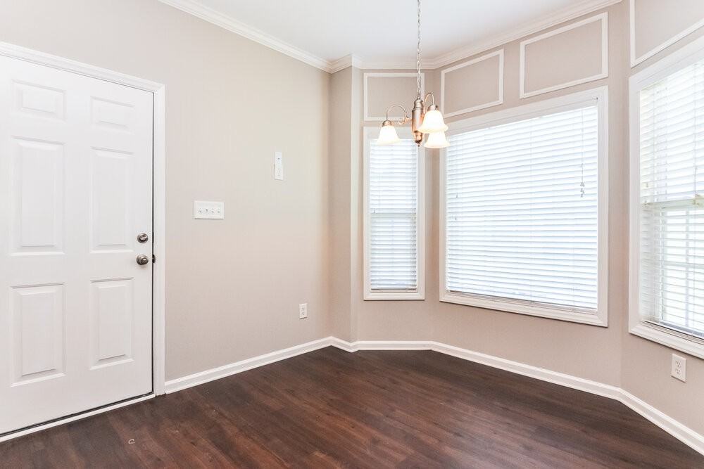 564 Hay River St - Photo 4 of 15