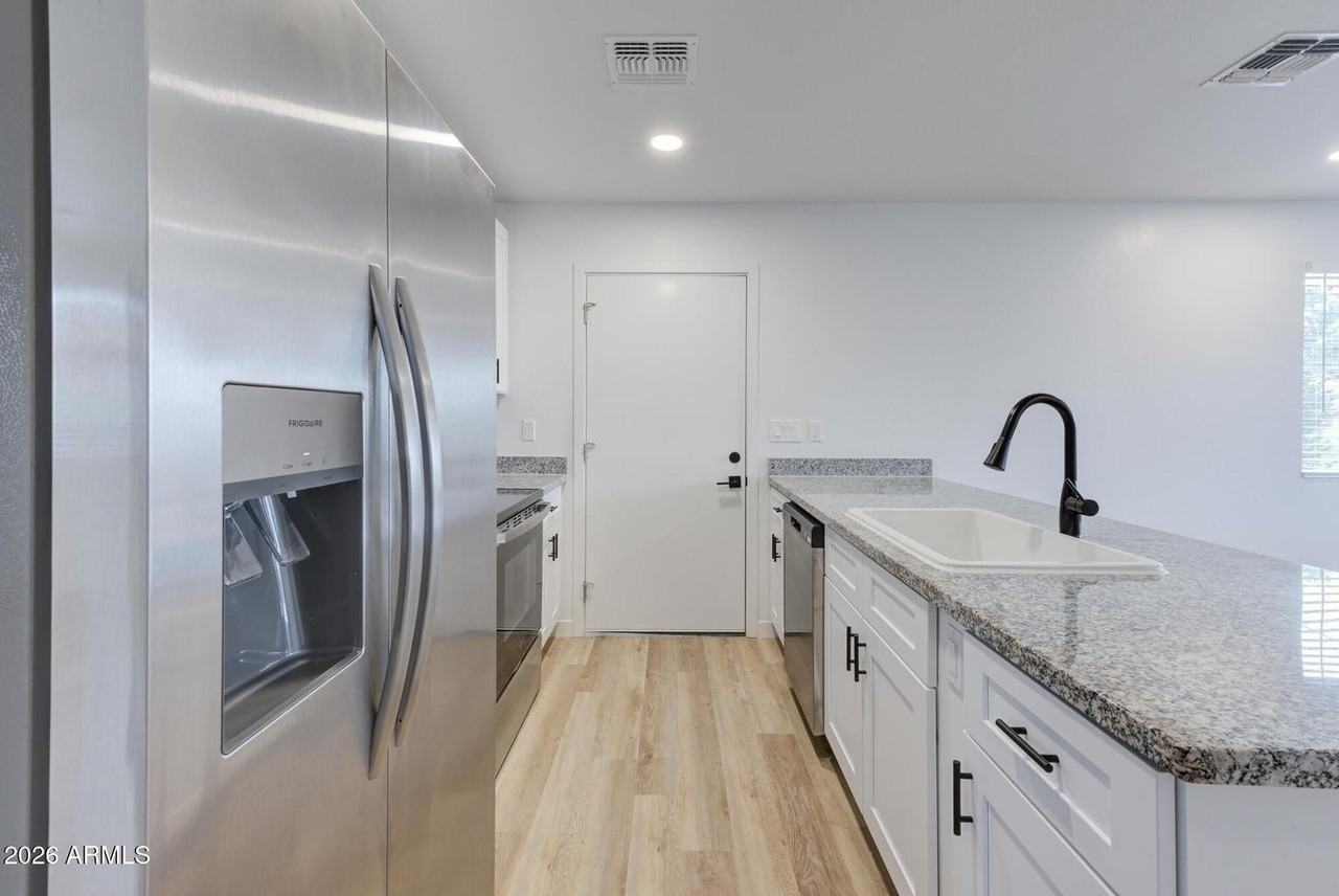 2210 E Alta Vista Rd - Photo 4 of 12