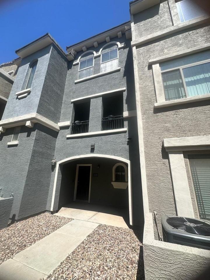 2402 E 5th St #1570 - Photo 2 of 4