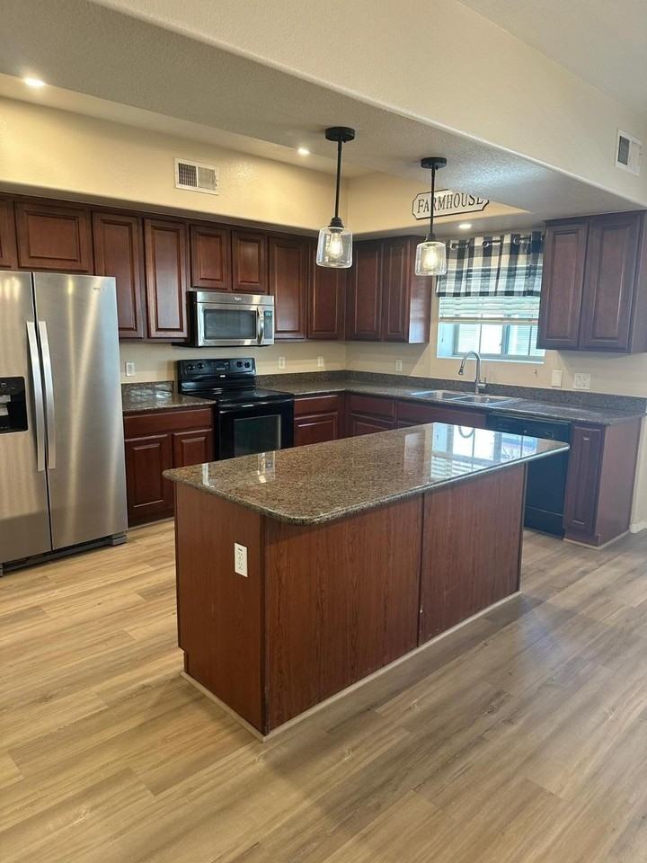 2402 E 5th St #1570 - Photo 3 of 4