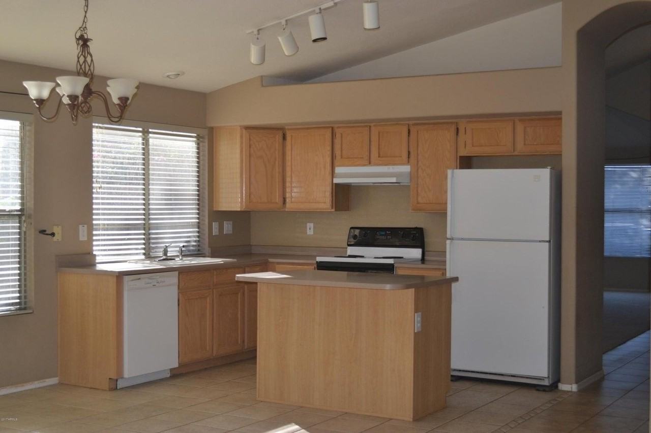 8240 E Obispo Ave - Photo 4 of 16