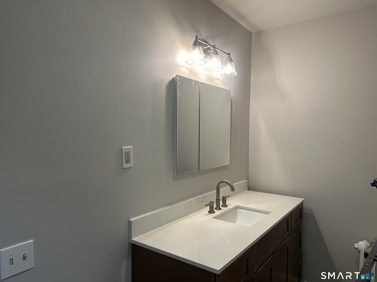 17 Broad St #2ndFLREAR - Photo 4 of 6