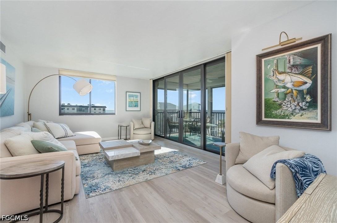 2810 Estero Blvd #511