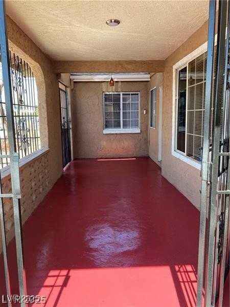 5108 Wilbur St - Photo 2 of 40