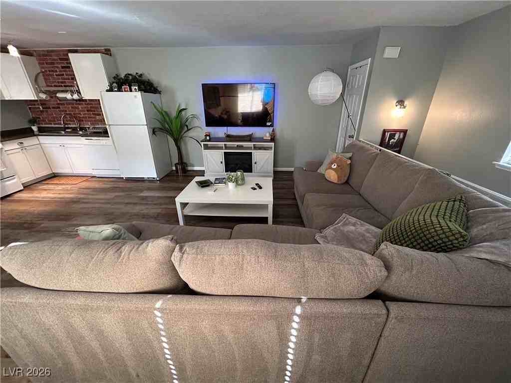 1481 Lorilyn Ave #4 - Photo 3 of 24