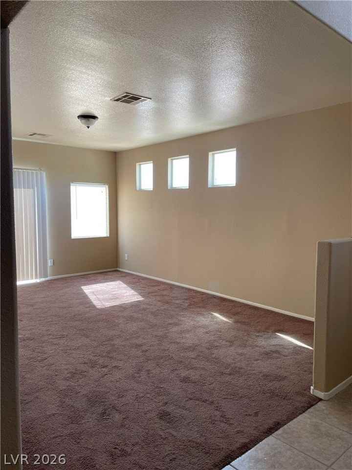 3753 Hollycroft Dr - Photo 3 of 22
