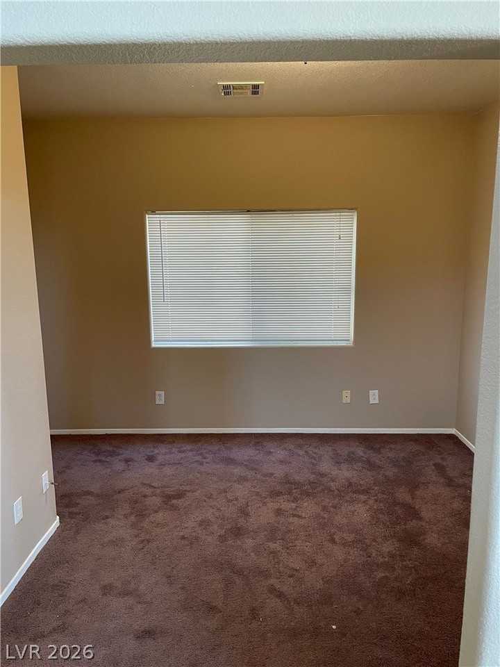 3753 Hollycroft Dr - Photo 6 of 22