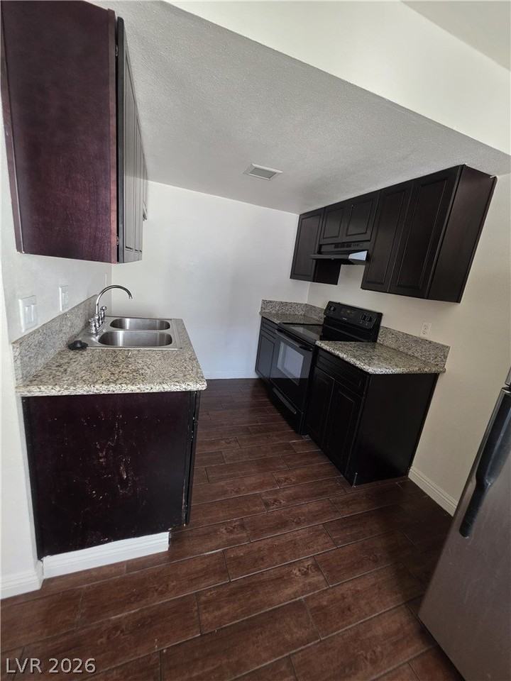 2626 Lynnwood St #2 - Photo 2 of 11