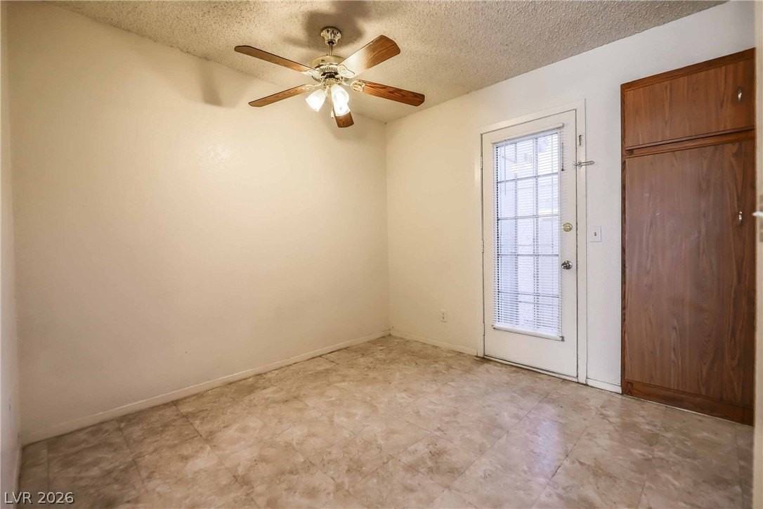 566 Kristin Ln - Photo 5 of 16