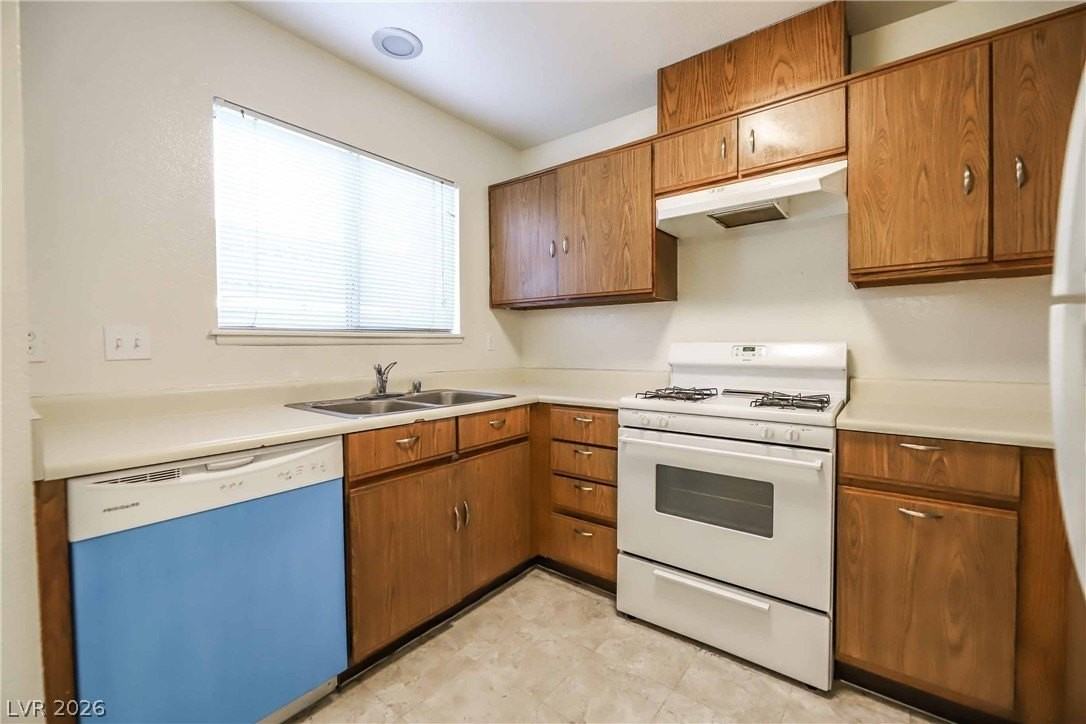 566 Kristin Ln - Photo 6 of 16