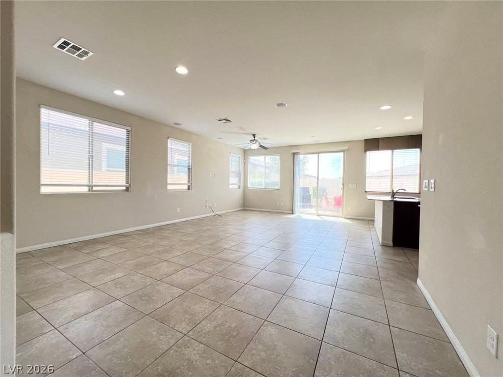 5729 Tideview St - Photo 4 of 25