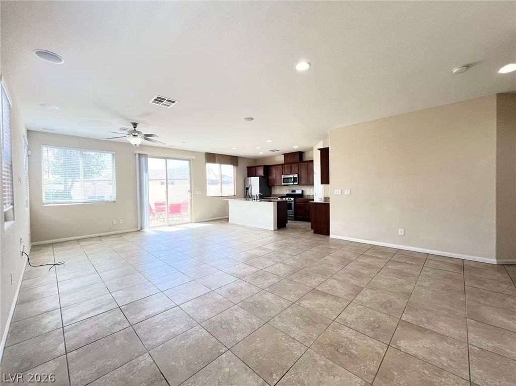 5729 Tideview St - Photo 5 of 25