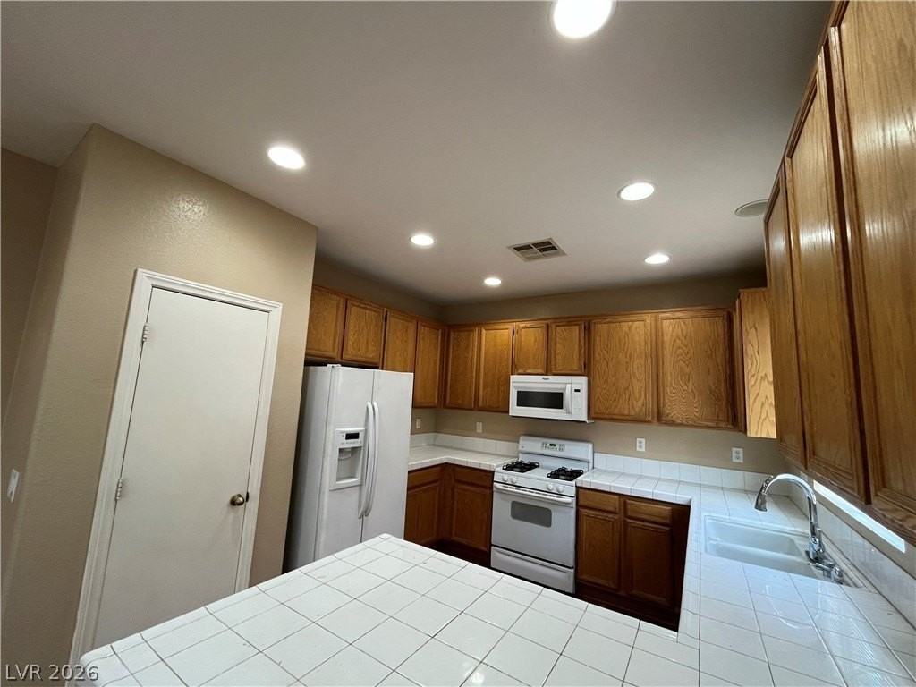 5420 Pipers Meadow Ct - Photo 3 of 15