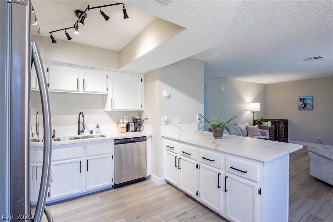 1212 Observation Dr #201 - Photo 4 of 19