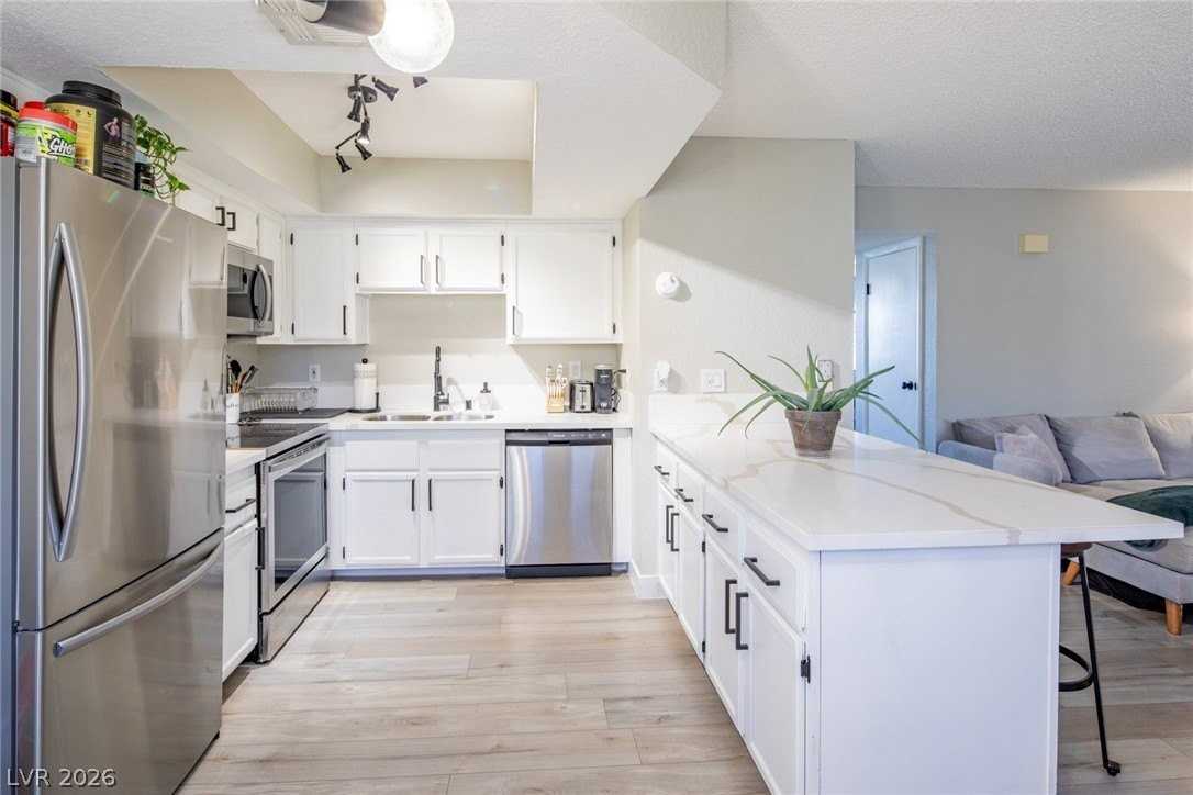 1212 Observation Dr #201 - Photo 5 of 19