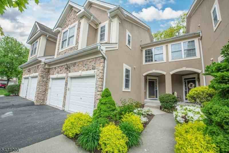 74 Glattly Dr - Photo 2 of 22