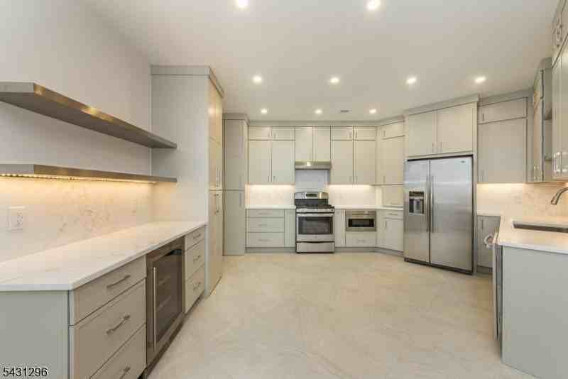 74 Glattly Dr - Photo 4 of 22