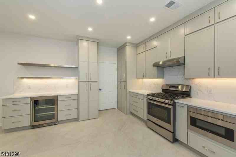 74 Glattly Dr - Photo 6 of 22