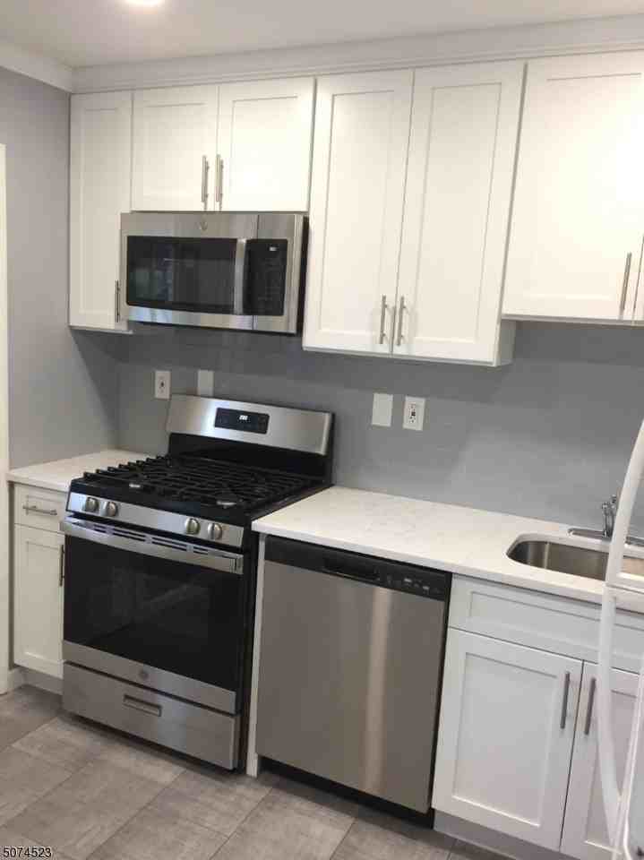 10 Stanford Dr #3A - Photo 4 of 7