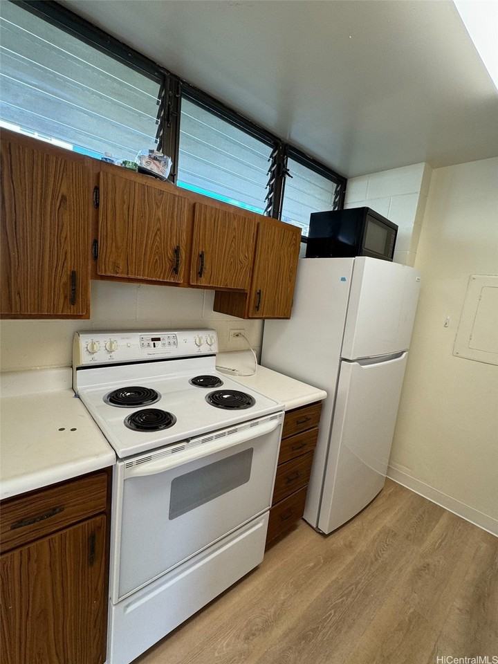 1040 Kinau St #603 - Photo 2 of 8