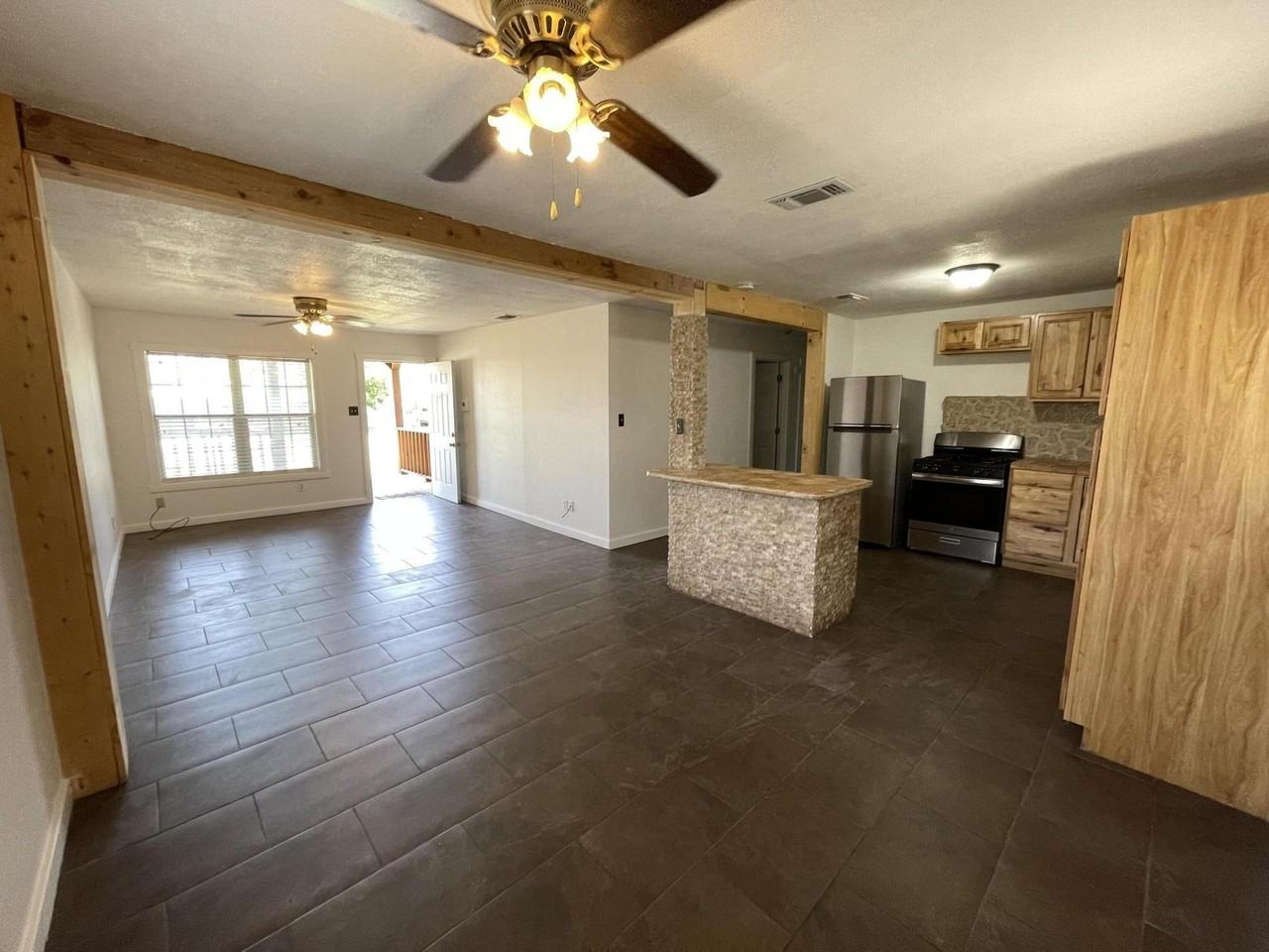 4813 37th St - Photo 2 of 12