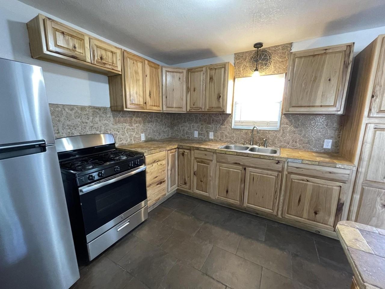 4813 37th St - Photo 3 of 12
