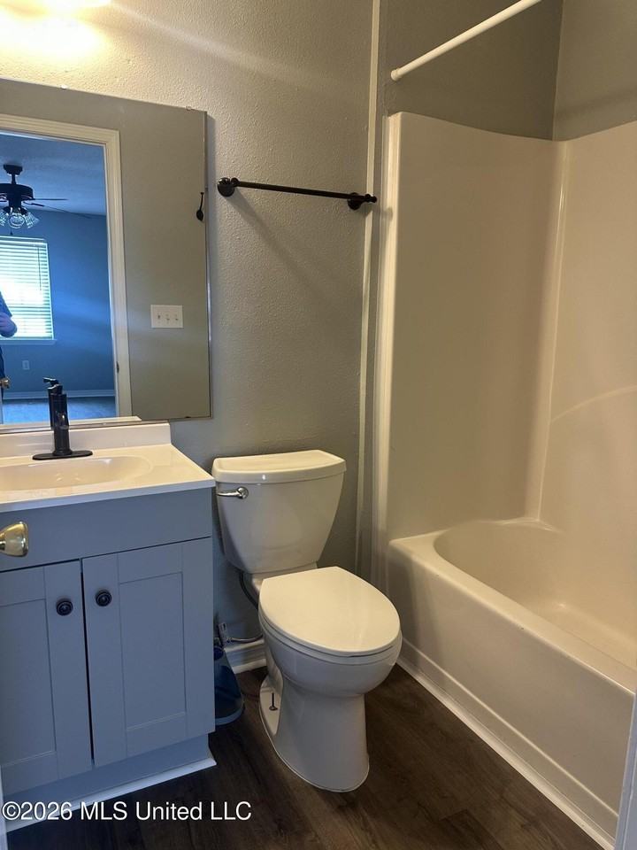 1206 Beach Ave - Photo 5 of 10